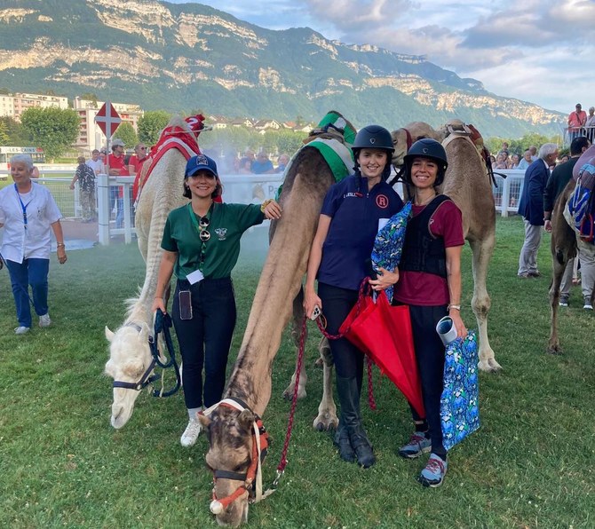 Read more about the article Jockey Isabella Leslie triumphs in historic French camel race